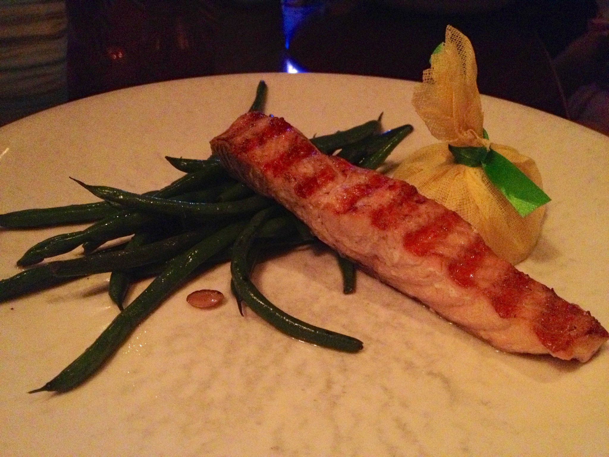 Grilled salmon with green beans